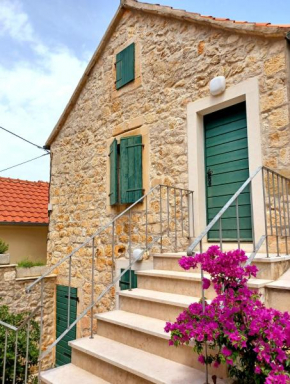 Dolac stone house